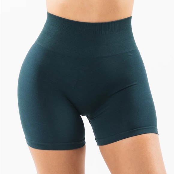 Alphalete Amplify Shorts - Picture 2 of 5